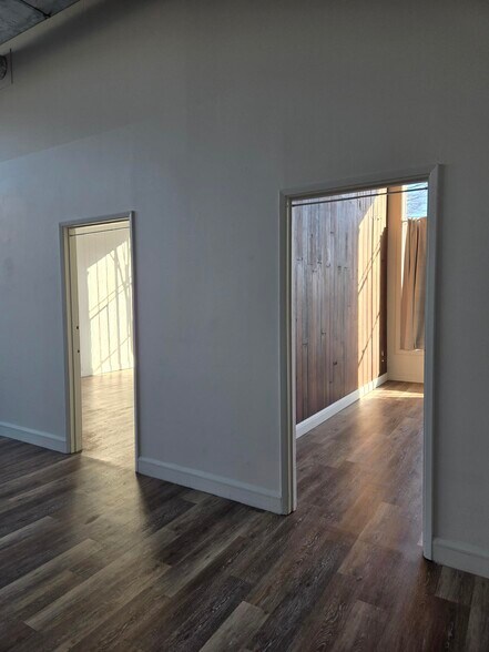 More Photos Of 5015-5025 Colorado Ave S, Seattle Warehouse For Lease