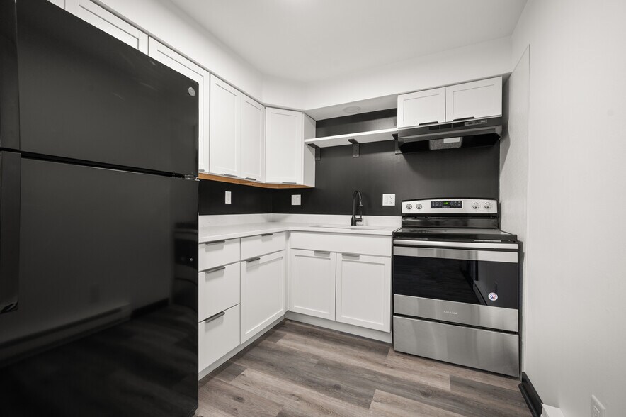 More Photos Of 1066 S Cross St, Sycamore Apartments For Sale