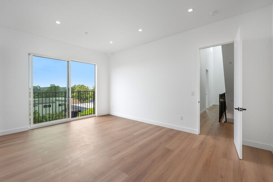 More Photos Of 726 Robinson St, Los Angeles Apartments For Sale