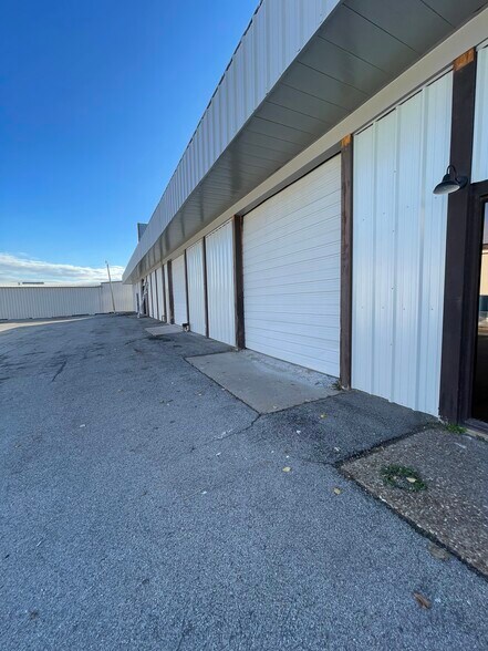 More Photos Of 4466 S 74th Ave, Tulsa Manufacturing For Sale