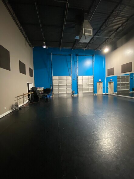 More Photos Of 6557 Hazeltine National Dr, Orlando Distribution For Lease