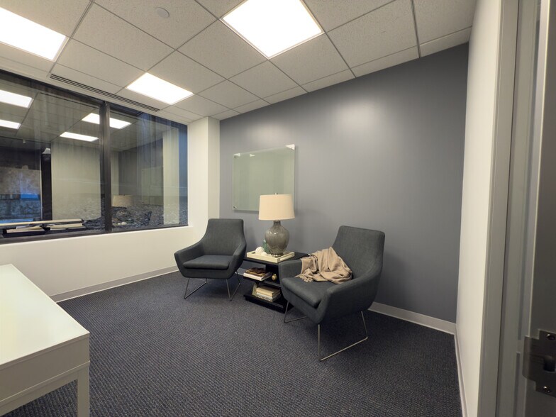 More Photos Of 17 S Briar Hollow Ln, Houston Office Residential For Lease