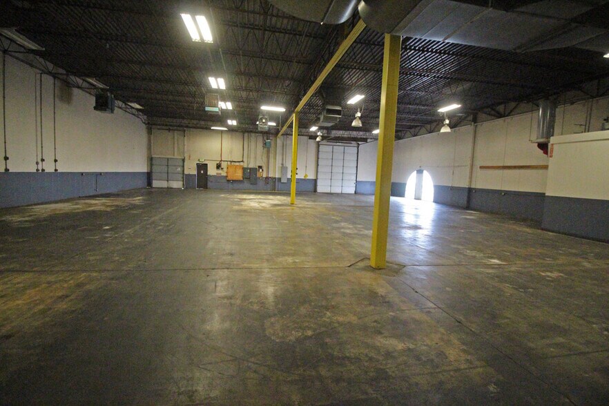 More Photos Of 5121-5125 Executive Blvd, Fort Wayne Warehouse For Lease