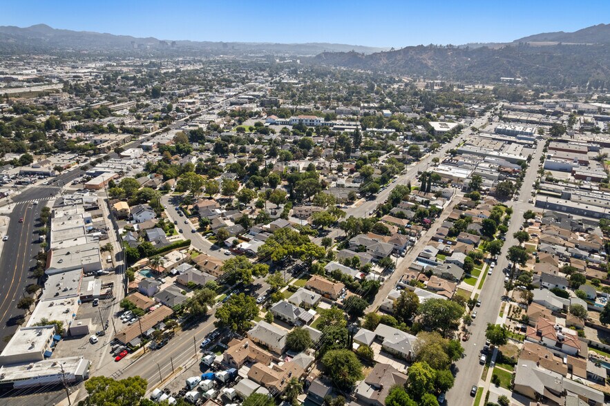 More Photos Of 445 S Main St, Burbank Apartments For Sale