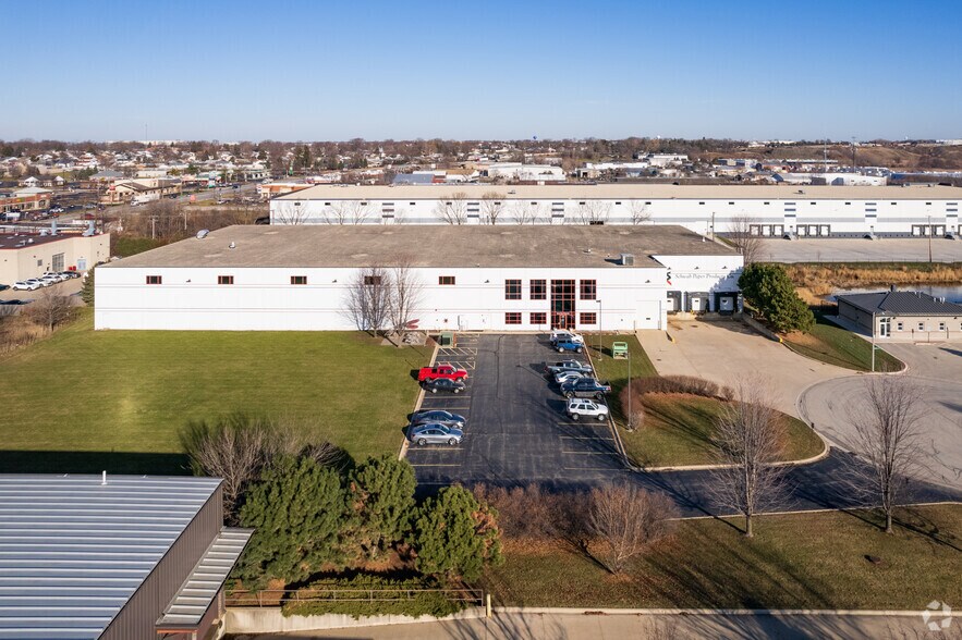More Photos Of 636 Schwab Cir, Romeoville Manufacturing For Lease