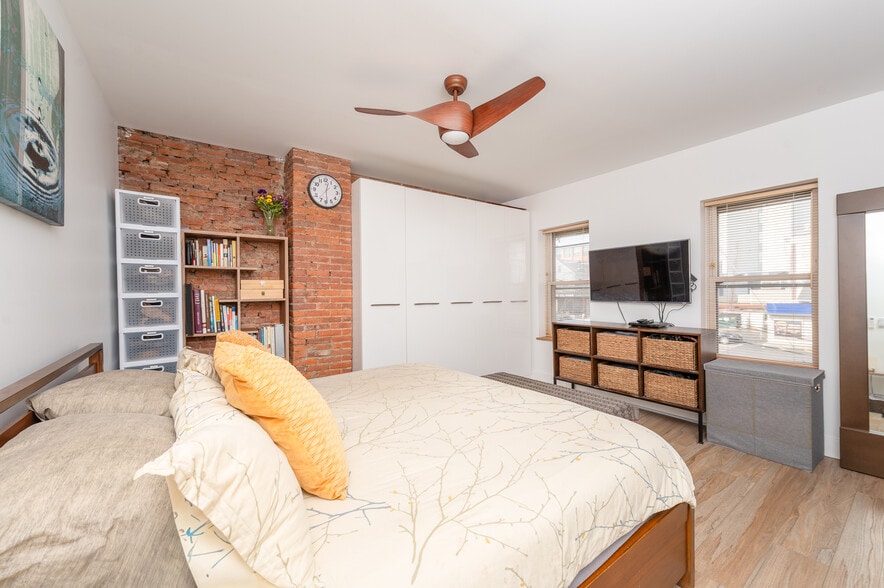 More Photos Of 110 W Orange St, Lancaster Storefront Retail Residential For Sale