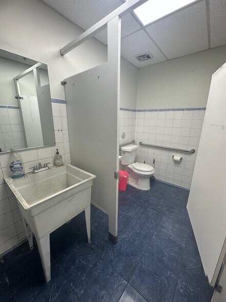 More Photos Of 8500 NW 30th Ter, Doral Warehouse For Lease