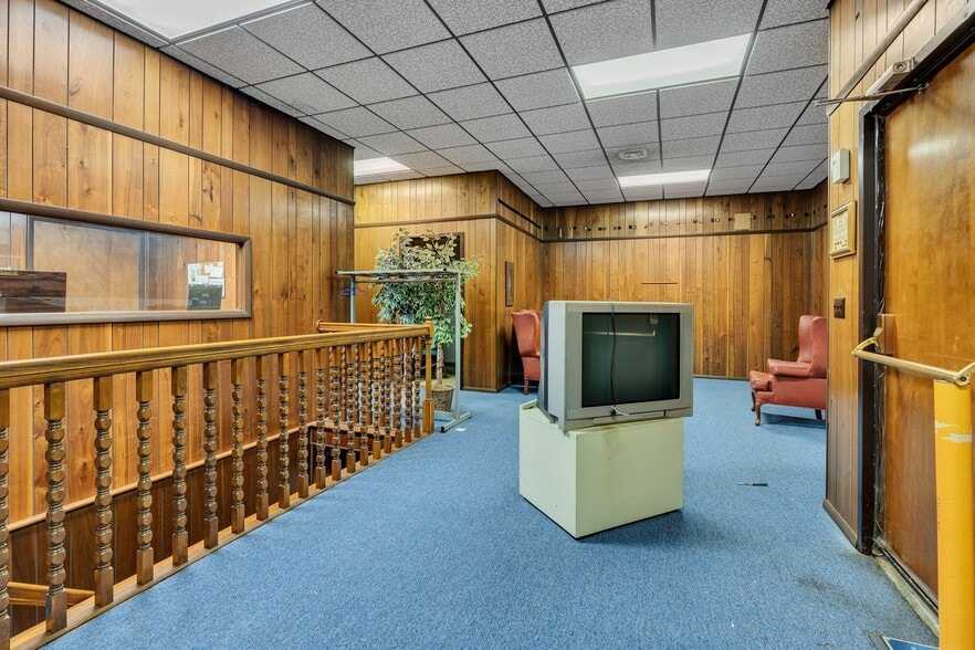 More Photos Of 210 Woodruff St, Madison Specialty For Sale