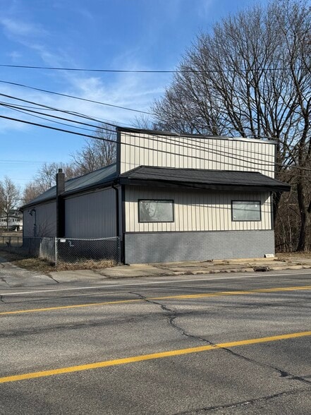 More Photos Of 15354 US Highway 12, Union Storefront Retail Office For Sale