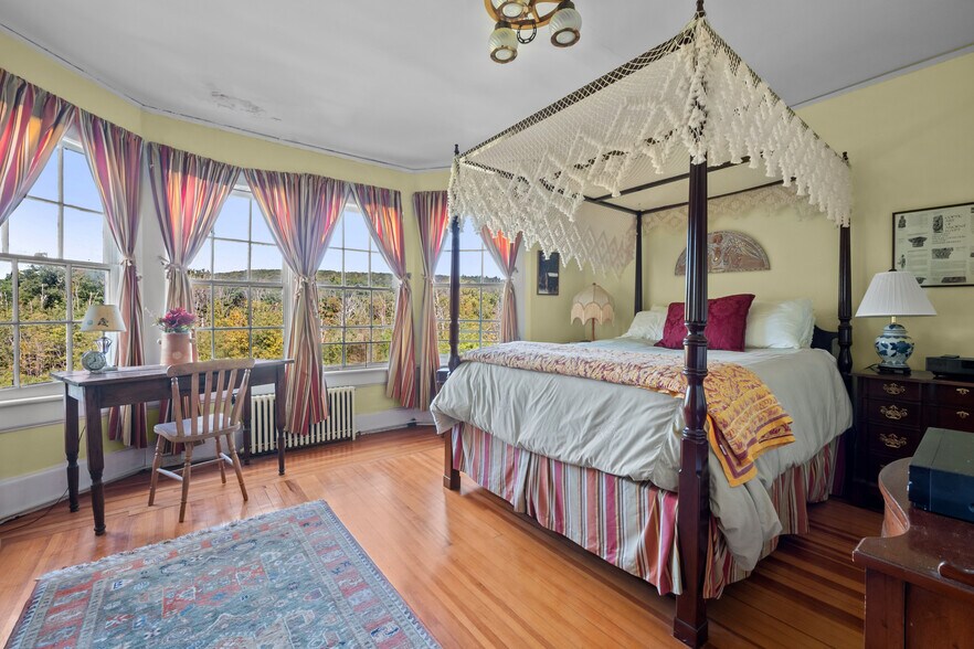 More Photos Of 535 Main Rd, Monterey Specialty For Sale