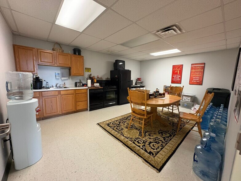 More Photos Of 1010 Kennedy Memorial Dr, Oakland Office For Sale