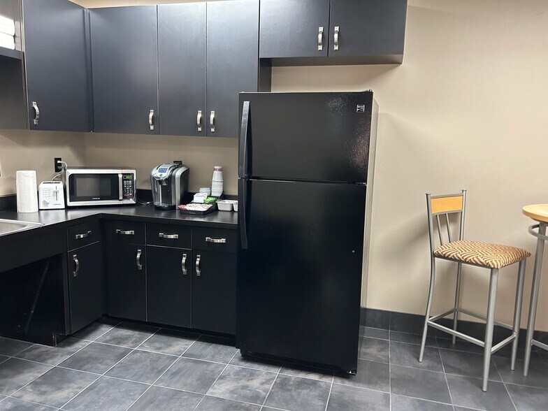 More Photos Of 50 S Stephanie St, Henderson Office For Sale