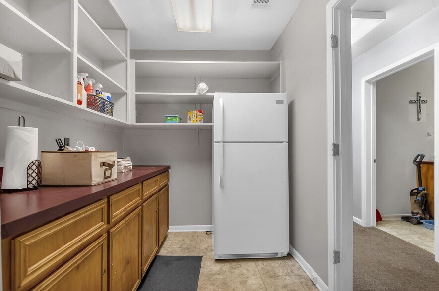 More Photos Of 21034 US Highway 96 S, Kirbyville Flex For Sale