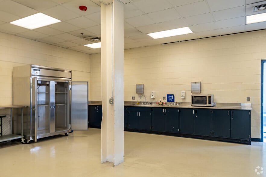 More Photos Of 2380 Military St, Port Huron Industrial For Sale