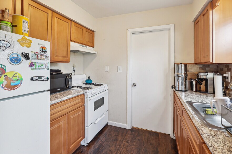 More Photos Of 147 Chestnut St, Roselle Park Storefront Retail Residential For Sale