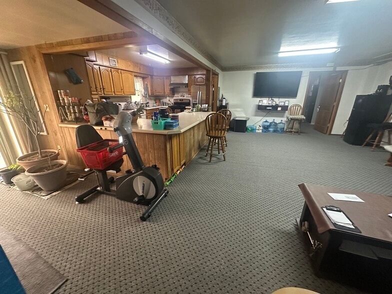 More Photos Of 721 State Route 54 E, Clinton Hotel For Sale