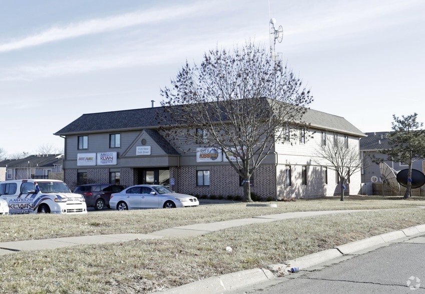 Primary Photo Of 3125 W 6th St, Lawrence Office For Sale