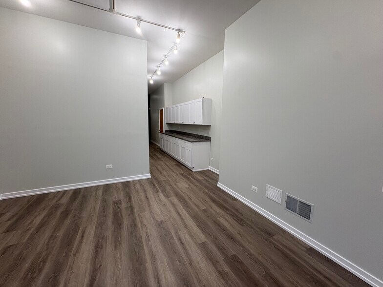 More Photos Of 2716 N Ashland Ave, Chicago Office Residential For Sale
