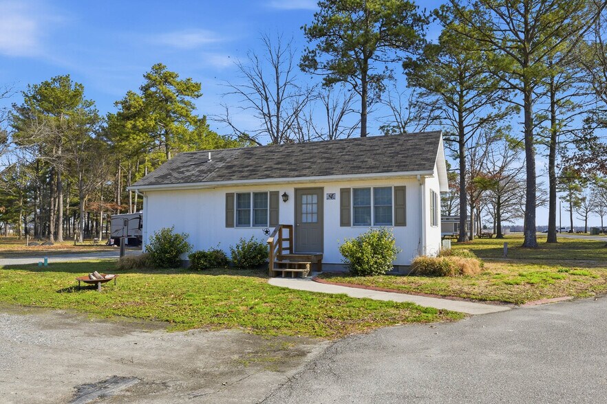 More Photos Of 89 Hunting Quarter Rd, Greenwood Trailer Camper Park For Sale