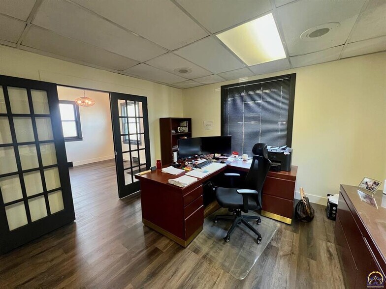More Photos Of 1101 SW 10th Ave, Topeka Office For Sale