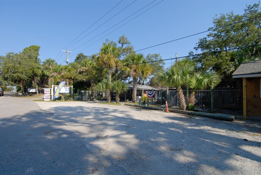 More Photos Of 2111 Sea Island Pky, Saint Helena Island General Retail For Sale
