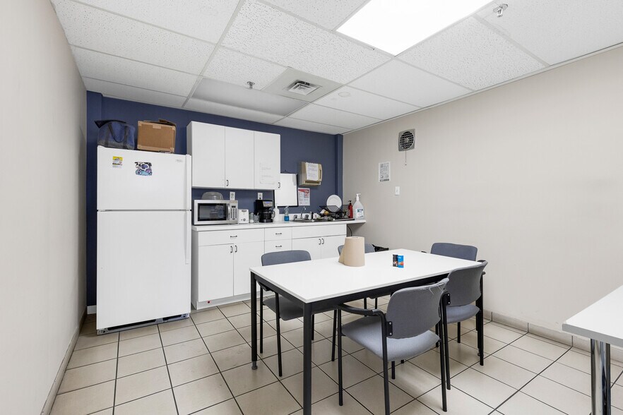 More Photos Of 262 Rue Scott, St-Jérôme Warehouse For Sale