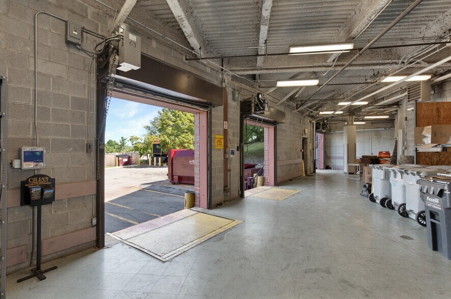 More Photos Of 85 Crystal Run Rd, Middletown Office For Lease