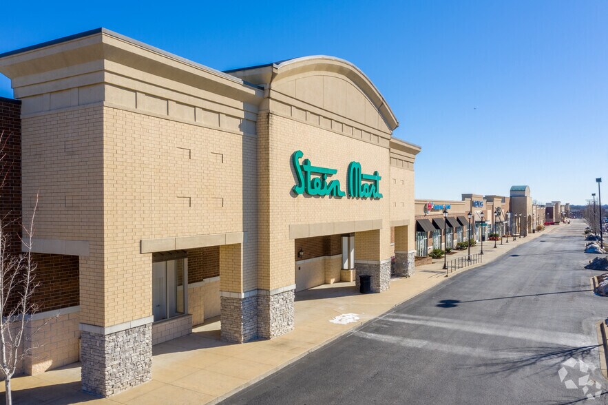 More Photos Of 1010-1038 Glenbrook Way, Hendersonville Unknown For Lease