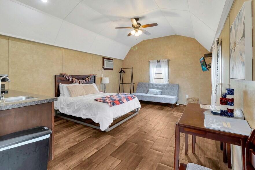 More Photos Of 13050 U.S. 190 hwy, Onalaska Freestanding For Sale