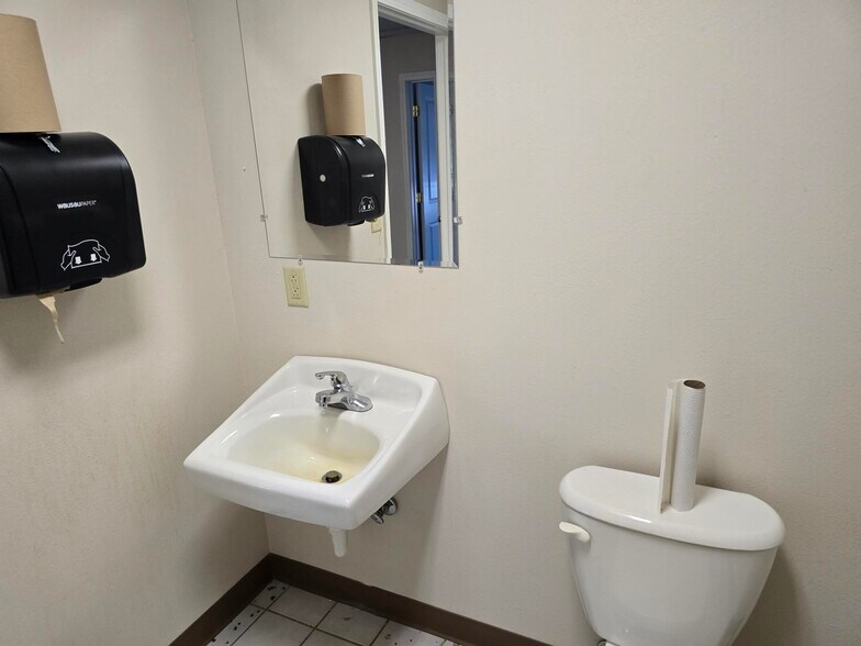 More Photos Of 2301 Bloomfield Rd, Cape Girardeau Self Storage For Lease