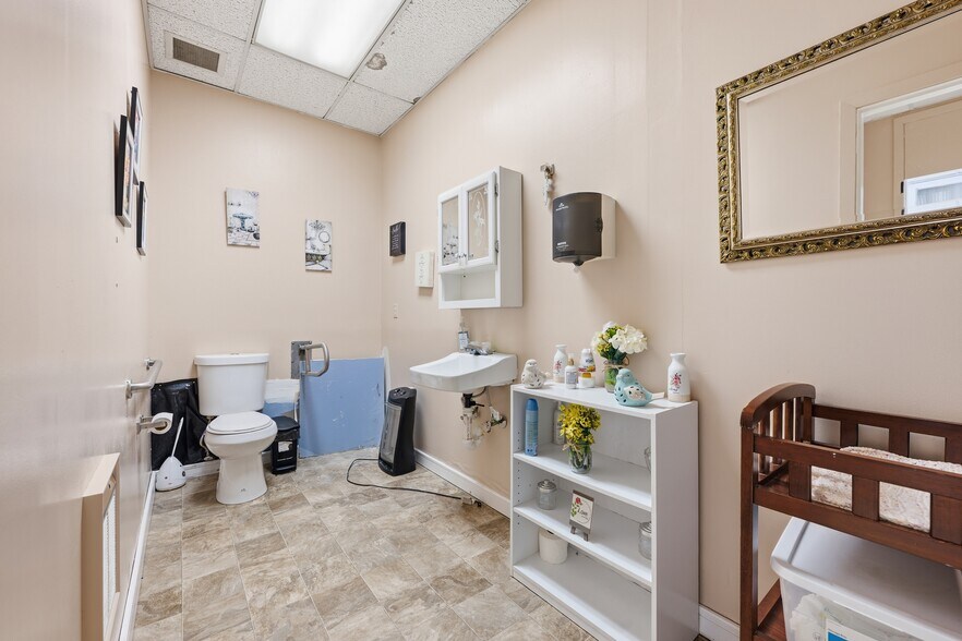 More Photos Of 55 Curtis St, New Britain Freestanding For Sale