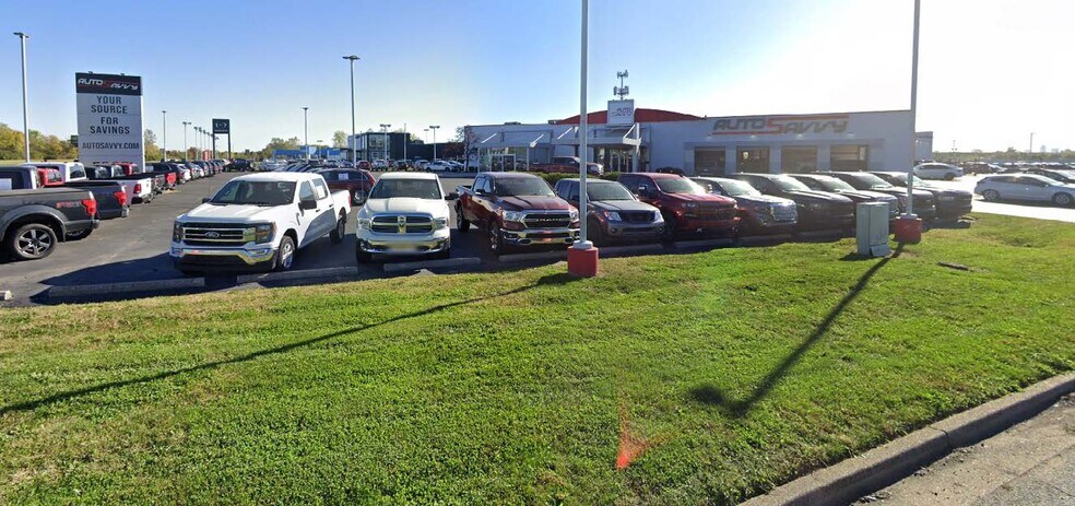 More Photos Of 5303 W Pike Plaza Rd, Indianapolis Auto Dealership For Lease