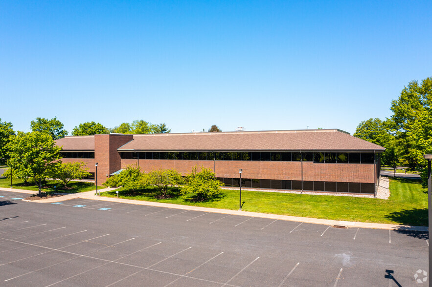 Primary Photo Of 1 Progress Dr, Horsham Office For Lease