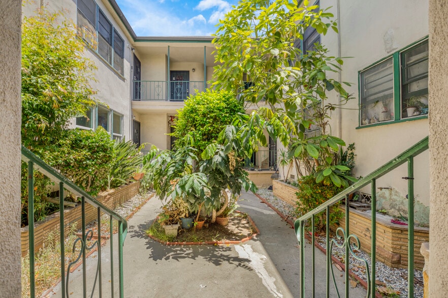 More Photos Of 1215 S Fairfax Ave, Los Angeles Apartments For Sale