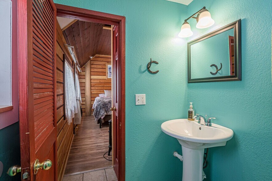 More Photos Of 21221 Baron Lake Dr, Cedaredge Hotel For Sale