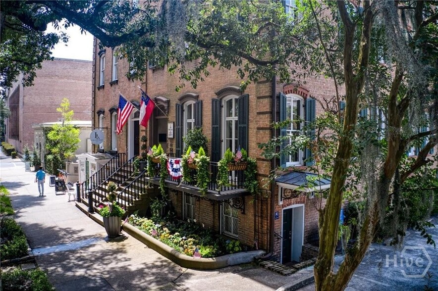 More Photos Of 109 W Liberty St, Savannah Hospitality For Sale
