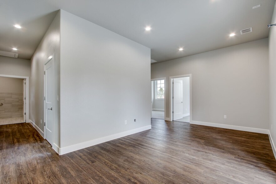 More Photos Of 360 Rufe Snow Dr, Keller Office For Lease