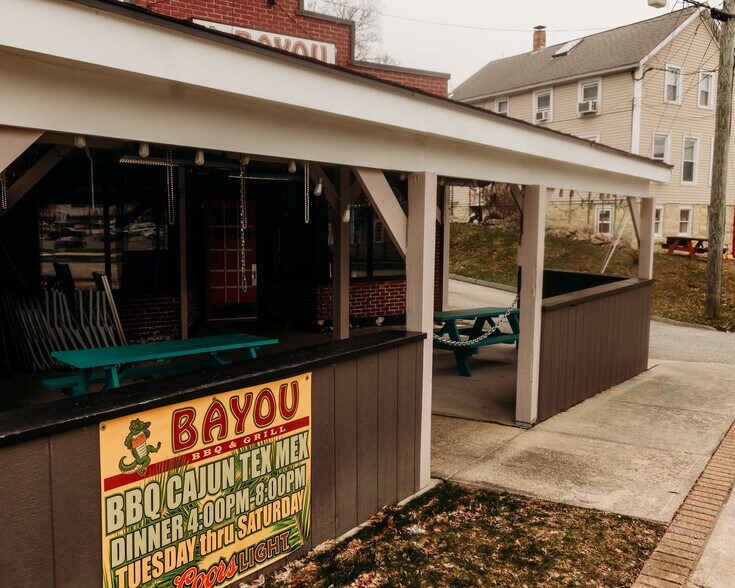 More Photos Of 221 Shaw St, New London Bar For Lease