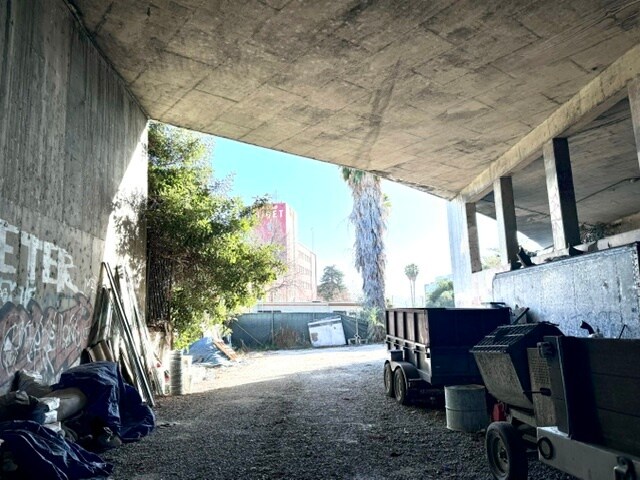 More Photos Of 3001 Delay Dr, Los Angeles Land For Lease