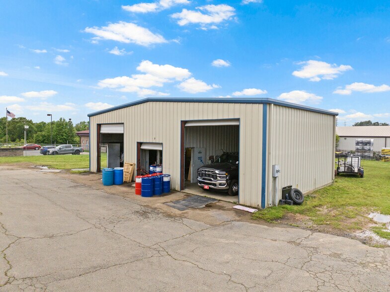 More Photos Of 2300 W Ferguson Rd, Mount Pleasant Freestanding For Lease