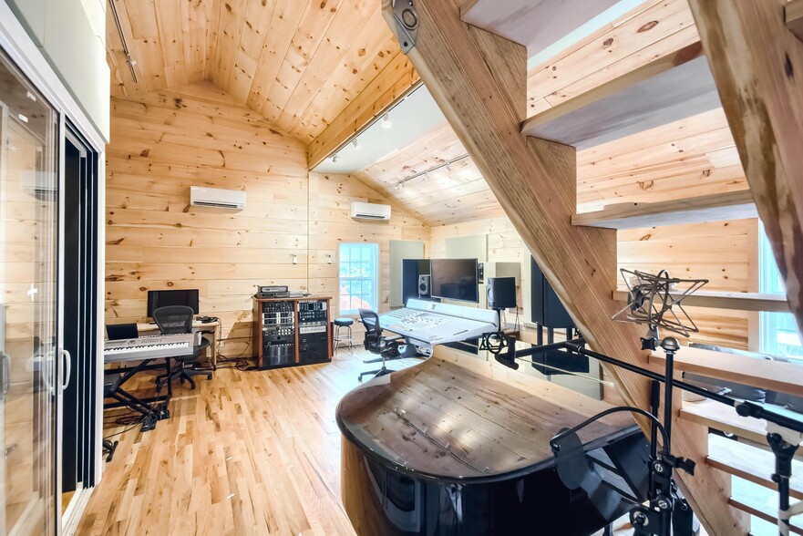 More Photos Of 1440 Woodmont Ln, Atlanta Loft Creative Space For Sale