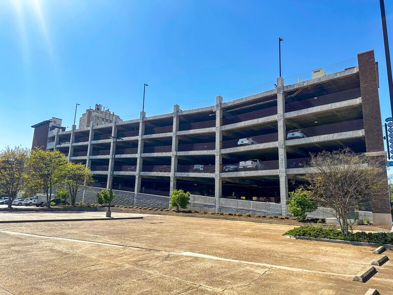 More Photos Of Greene St NE & Holmes Ave NE, Huntsville Parking Garage For Lease