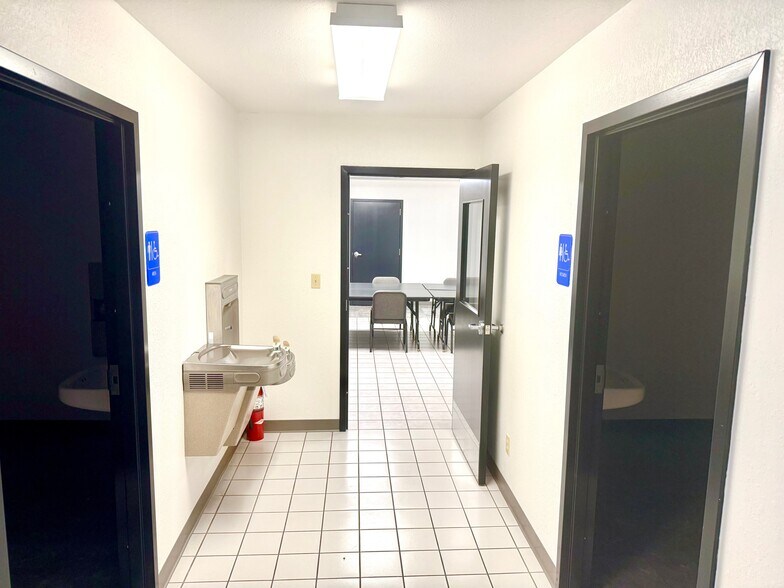More Photos Of 808-810 Progress Dr, Farmington Office For Sale