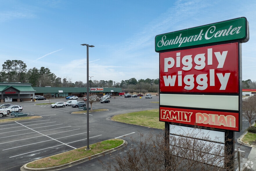 More Photos Of 208 E Mcintyre St, Mullins Supermarket For Sale