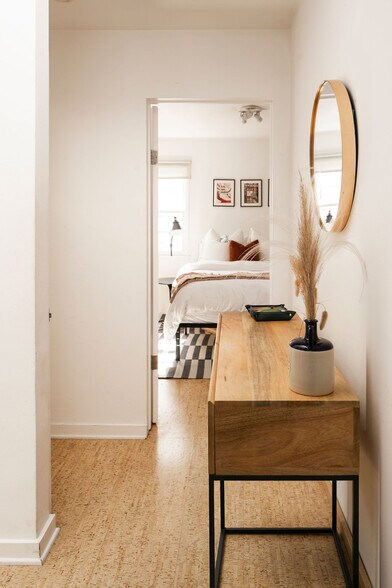 More Photos Of 608 Westminster Ave, Venice Apartments For Sale