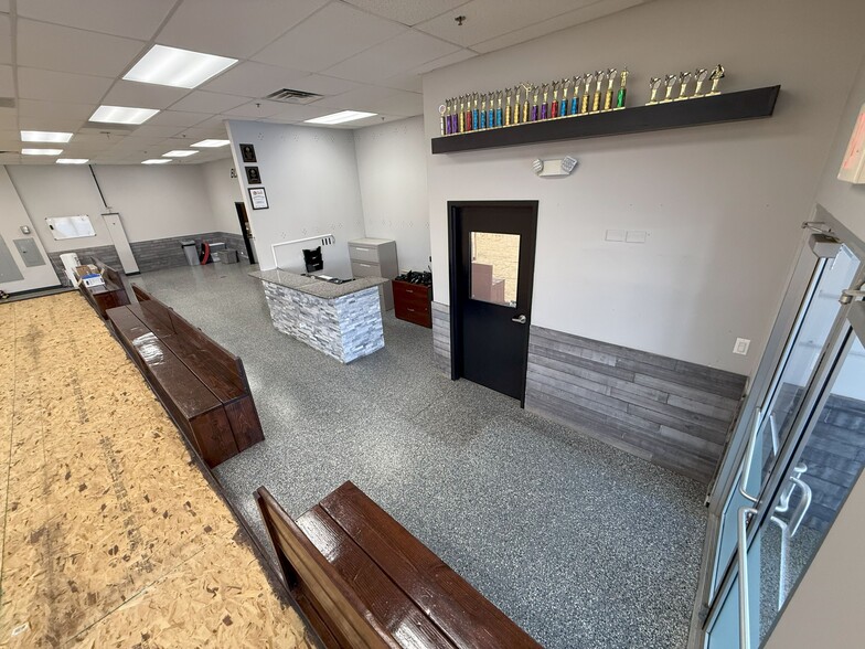 More Photos Of 1023-1049 Main St, Dundee Unknown For Lease