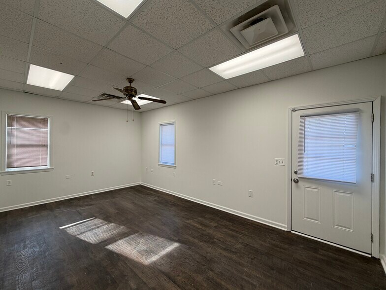 More Photos Of 385-387 Industrial Dr, Mount Juliet Warehouse For Lease