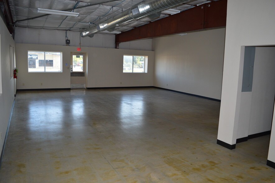 More Photos Of 242 Trade Center Dr, New Braunfels Warehouse For Lease