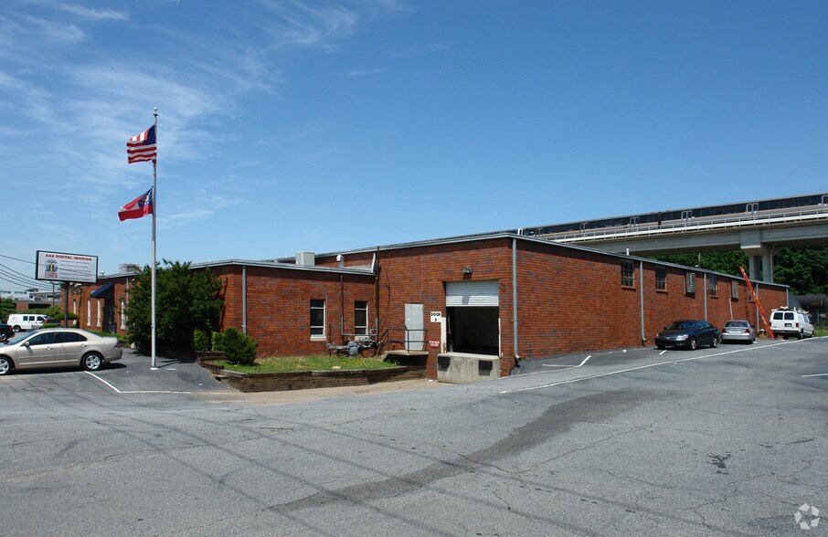 More Photos Of 5706 New Peachtree Rd, Chamblee Light Manufacturing For Lease