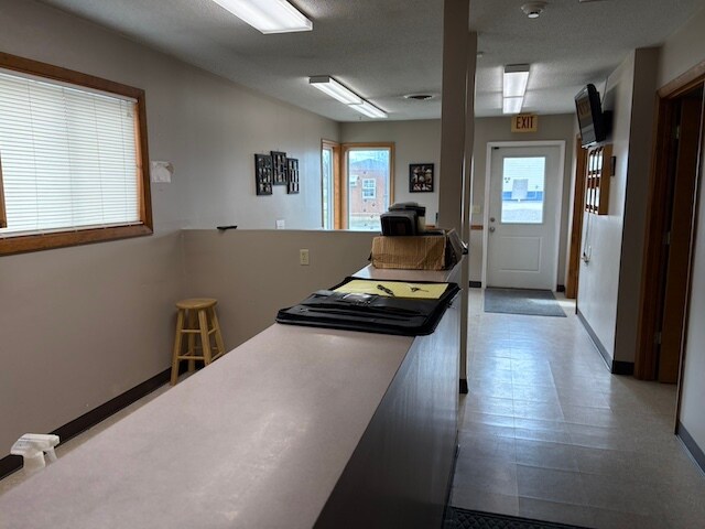 More Photos Of 631 N Pershing St, Energy Veterinarian Kennel For Sale